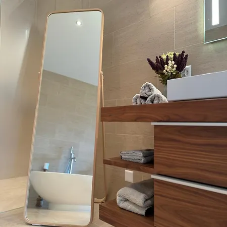 Alpine Luxury With Access To 5 Star Апартаменти